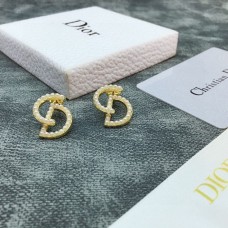 Orecchini a bottone placcati in oro giallo con perla bianca e logo CD Dior in edizione limitata Christian Dior Prezzo
