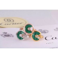 Anello Amulette de Cartier in Malachite con Diamante in Oro Giallo, Oro Bianco e Oro Rosa Anello Amulette de Cartier in Malachite con Diamante in Oro Giallo, Oro Bianco e Oro Rosa