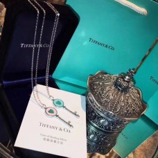 Collana in argento sterling con pendente chiave a cuore smaltato blu Tiffany Keys blu/rosa