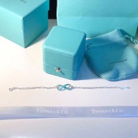 Tiffany Infinity Argento Doppie Catene Finitura Smaltata Blu Bracciale con Pendente Fidanzamento Gioielli da Donna Tiffany Infinity Argento Doppie Catene Finitura Smaltata Blu Bracciale con Pendente Fidanzamento Gioielli da Donna