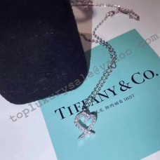 Tiffany Paloma Picasso Collana con ciondolo a forma di cuore in argento sterling e diamanti. Saldi