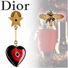 Dior D-Murrine Orecchini a stella asimmetrici con ciondolo a forma di cuore rosso-nero da donna in ottone