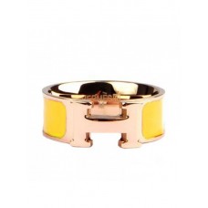 Anello Hermes Clic H smaltato in oro giallo 18kt con giallo Anello Hermes Clic H smaltato in oro giallo 18kt con giallo