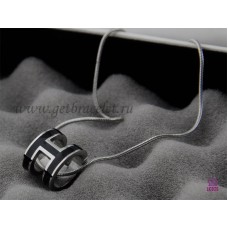 Hermes 3D Pop “H” logo Collana nera con osso di serpente in oro bianco Hermes 3D Pop “H” logo Collana nera con osso di serpente in oro bianco