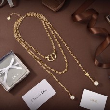 Christian Dior Females CD Navy Iniziale CD Logo Pendenti con perle bianche Collana multicatena placcata in oro giallo