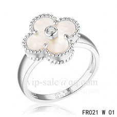 Anello Van Cleef Alhambra in oro bianco con madreperla bianca Anello Van Cleef Alhambra in oro bianco con madreperla bianca
