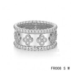 Anello trifoglio Van Cleef Arpels in bianco con diamanti rotondi Anello trifoglio Van Cleef Arpels in bianco con diamanti rotondi