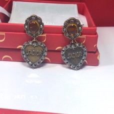 Orecchini Dior LAmour Avenir con pendente a cuore in cristallo giallo da donna, con diamanti tonalità oro invecchiato Orecchini Dior LAmour Avenir con pendente a cuore in cristallo giallo da donna, con diamanti tonalità oro invecchiato