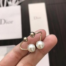 Dior Tribales Orecchini a bottone in oro giallo con dettagli sferici di perle bianche