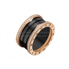 Anello Bvlgari B.zero1 a 4 fasce in oro rosa e ceramica nera con pavé di diamanti lungo i bordi Anello Bvlgari B.zero1 a 4 fasce in oro rosa e ceramica nera con pavé di diamanti lungo i bordi