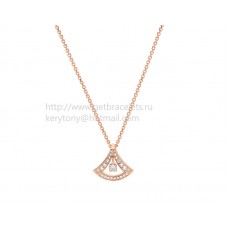 Collana traforata Bvlgari Divas Dream in oro rosa con diamante centrale e pavé di diamanti Collana traforata Bvlgari Divas Dream in oro rosa con diamante centrale e pavé di diamanti