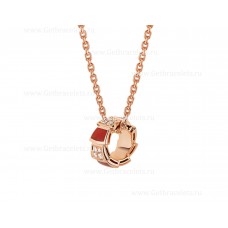 Collana Bvlgari Serpenti Viper in oro rosa 18 carati con elementi in corniola e pavé di diamanti sul pendente