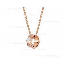 Collana Bvlgari Serpenti Viper in oro rosa 18 carati con elementi in madreperla e pavé di diamanti sul pendente