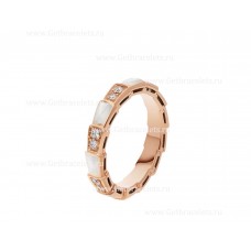 Anello Bvlgari Serpenti Viper in oro rosa 18 carati con elementi in madreperla e pavé di diamanti