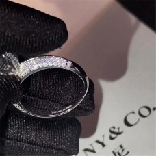 Anello di fidanzamento Tiffany con diamanti, imitazione elegante