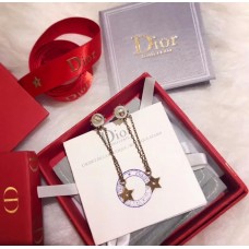 Orecchini pendenti lunghi Dior Primavera/Autunno in ottone con nappa a stella, motivo CD, perle bianche