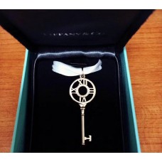 Collana Tiffany Atlas Keys con pendente in argento/oro rosa tempestato di borchie