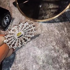 Collana con ciondolo Sunburst con diamanti gialli Tiffany Enchant e collana di cristalli bianchi come regalo di gioielleria