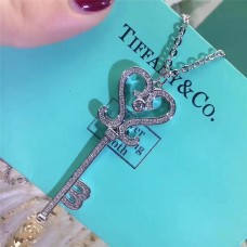 Tiffany Keys Collana con pendente a forma di cuore con chiave e cristalli. Saldi di gioielli dolci