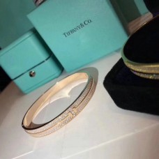 Bracciale rigido Tiffany T con due cristalli cloni sottili incernierati in argento rosa/oro giallo da donna