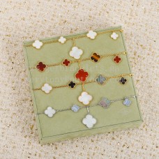 Bracciale Magic Alhambra di Van Cleef Arpels Bracciale Magic Alhambra di Van Cleef Arpels