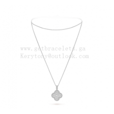 Collana lunga Van Cleef Arpels Magic Alhambra in oro bianco con pavé di diamanti