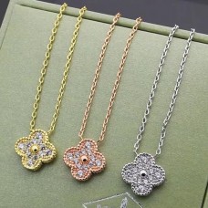 Ciondolo Magic Alhambra di Van Cleef Arpels con diamante Ciondolo Magic Alhambra di Van Cleef Arpels con diamante