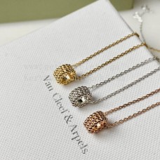 Collana di perle Van Cleef Arpels Perlee 3 file di oro giallo/oro rosa/oro bianco Collana di perle Van Cleef Arpels Perlee 3 file di oro giallo/oro rosa/oro bianco