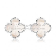 Orecchini Van Cleef Arpels Sweet Alhambra in oro bianco con madreperla bianca Orecchini Van Cleef Arpels Sweet Alhambra in oro bianco con madreperla bianca