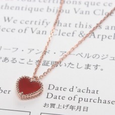 Ciondolo cuore Van Cleef Arpels Sweet Alhambra in oro rosa con corniola