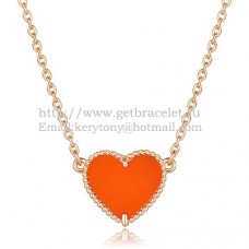 Ciondolo a cuore Sweet Alhambra di Van Cleef Arpels in oro rosa con onice rosso e madreperla Ciondolo a cuore Sweet Alhambra di Van Cleef Arpels in oro rosa con onice rosso e madreperla