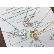 Ciondolo con due farfalle di Van Cleef Arpels Madreperla e diamanti Ciondolo con due farfalle di Van Cleef Arpels Madreperla e diamanti