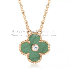Ciondolo Alhambra di Van Cleef Arpels in oro rosa con diamanti rotondi in madreperla e malachite
