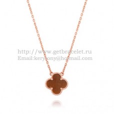 Ciondolo Alhambra di Van Cleef Arpels in oro rosa con occhio di tigre in madreperla da 15 mm